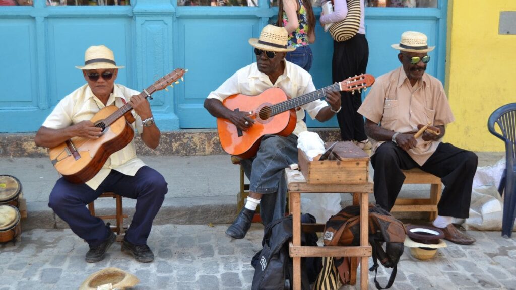 Calles de la Habana con música en directo