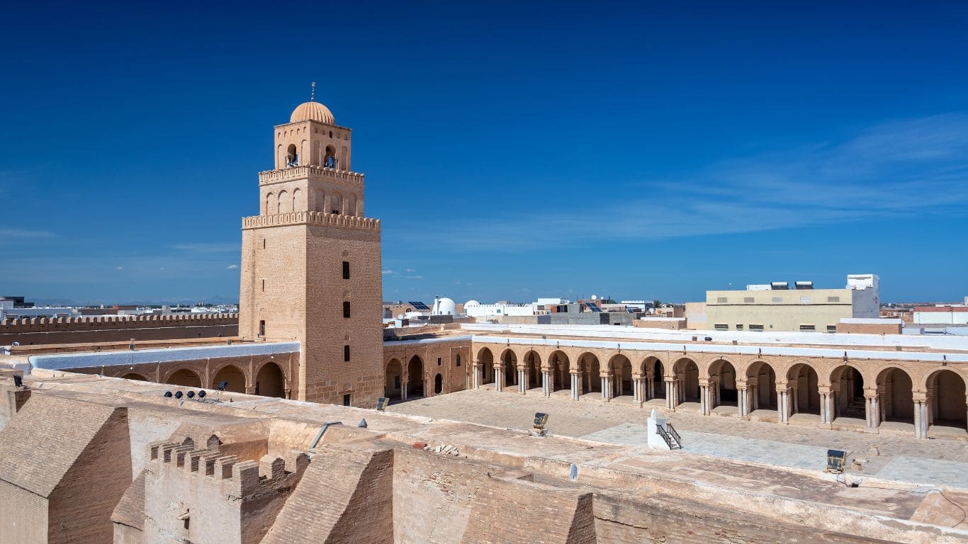 Torre y patio medina Kairouan