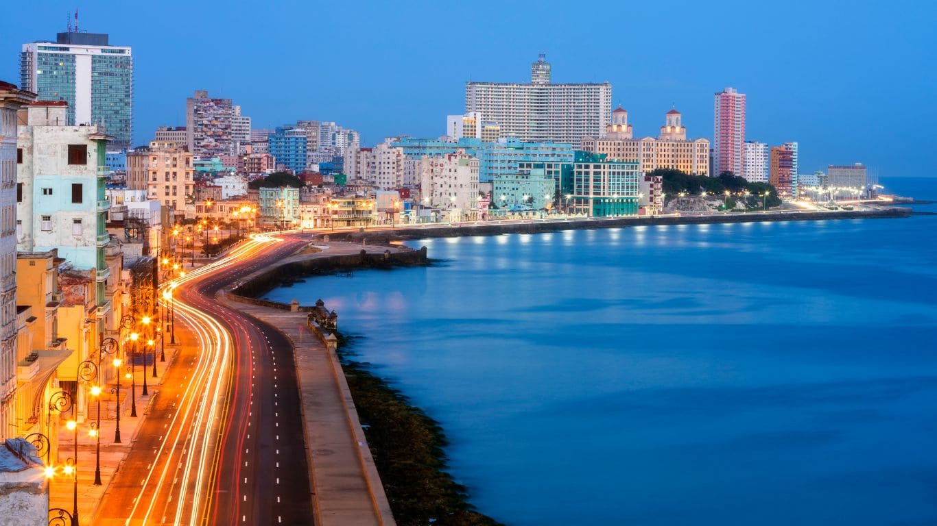 Malecón de la Habana al anochecer