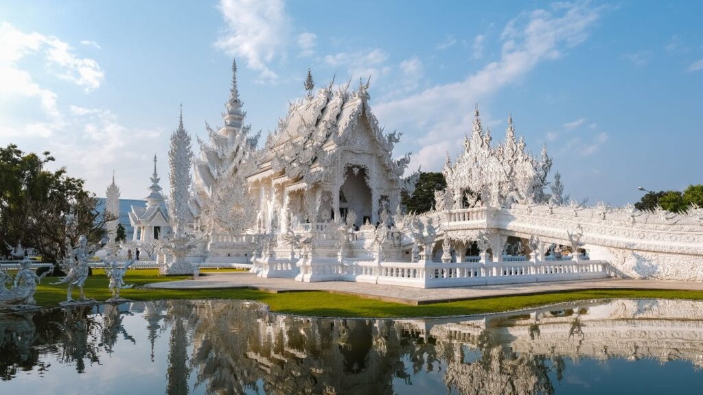 Panorámica del Templo Blanco en Chiang Rai