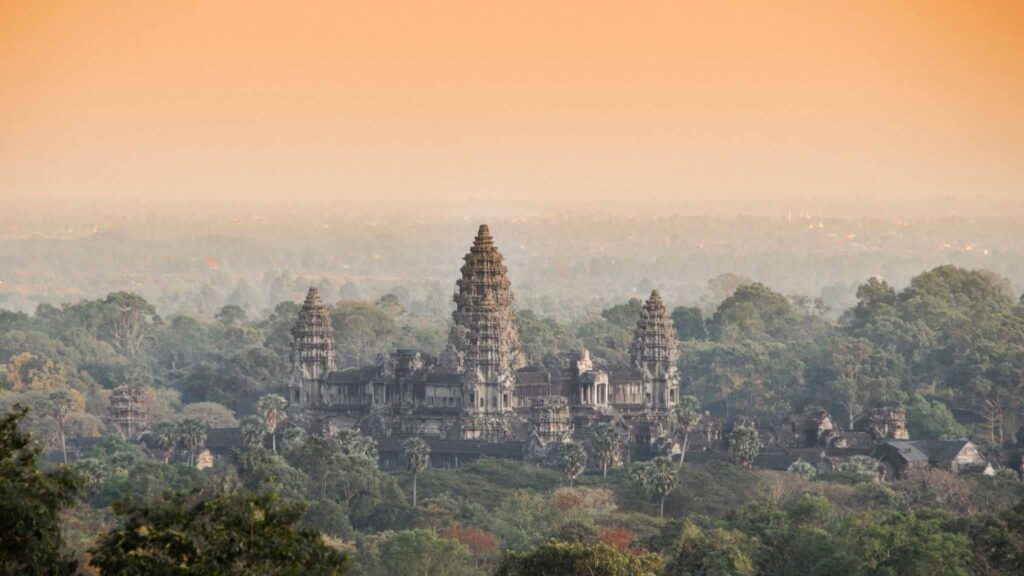 Vista panorámica de la típica imagen de Angkor Wat