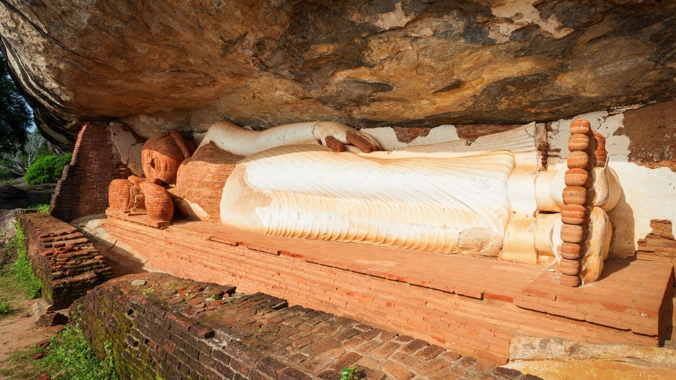 Buda en la roca de pidurangala